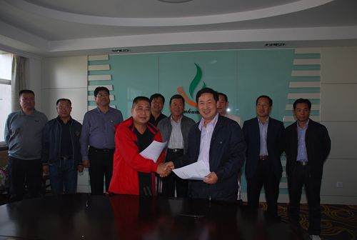 敦煌種業與黑龍江東方紅農業科技開發公司舉行玉米新品種轉讓簽約儀式